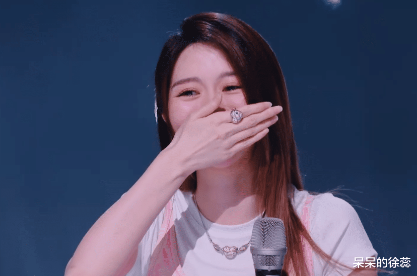 《舞台2023》大爆,两人镀金成功,两人存在感低,而她不如不来