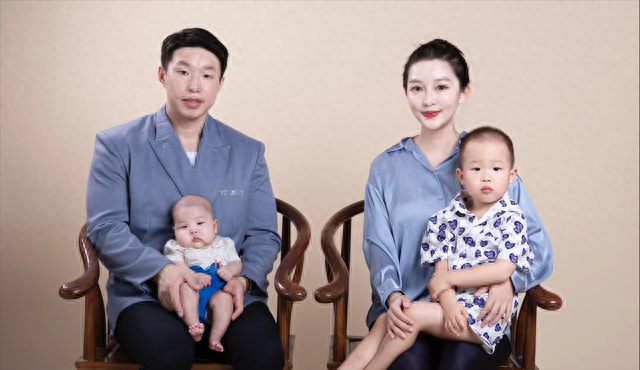 “丑基因”太强大了,娶个神仙老婆也不管用,孩子照样凸嘴小眼睛