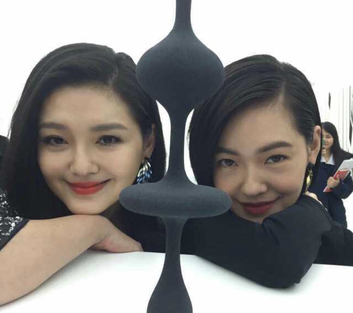 小S|小S两个女儿合体捞金!拍复古杂志彰显土味时尚,表现力不输妈妈