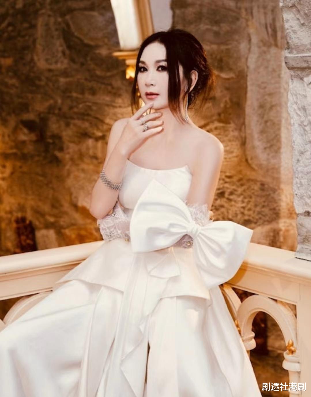 罕有换造型！知名港星梳起长发露耳朵，粉碎被指拉皮失败留疤传闻