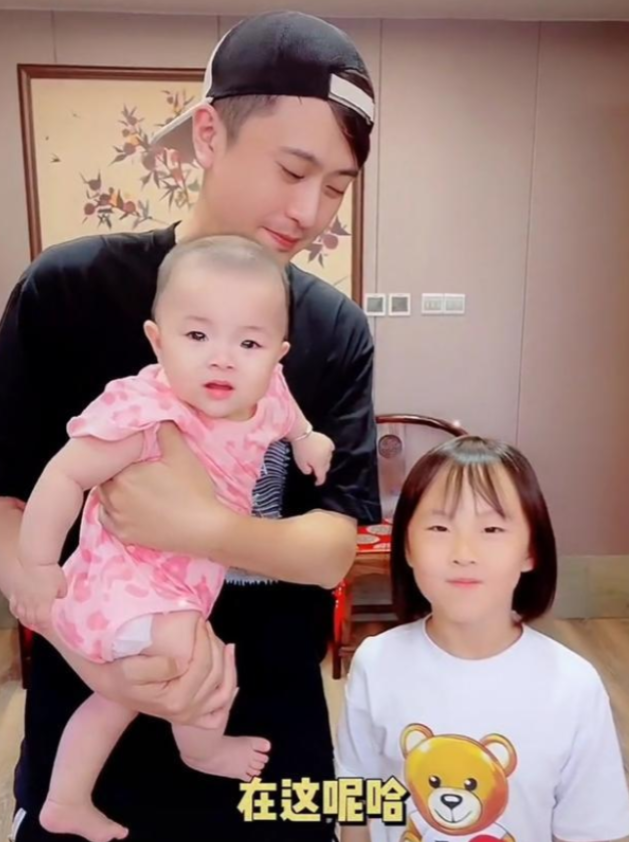 在恋爱期间,杨帆将李枫保护的很好,结婚之后,杨帆更是变成了老婆奴