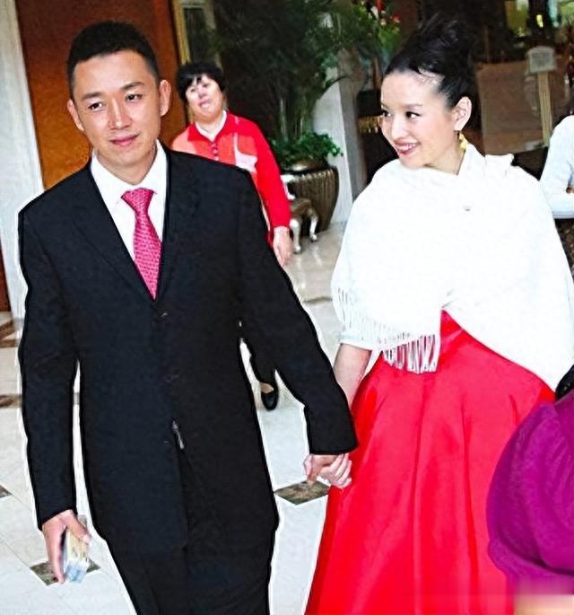 5位忘记“拉窗帘”,一夜星途尽毁的明星,每个都令人意外!