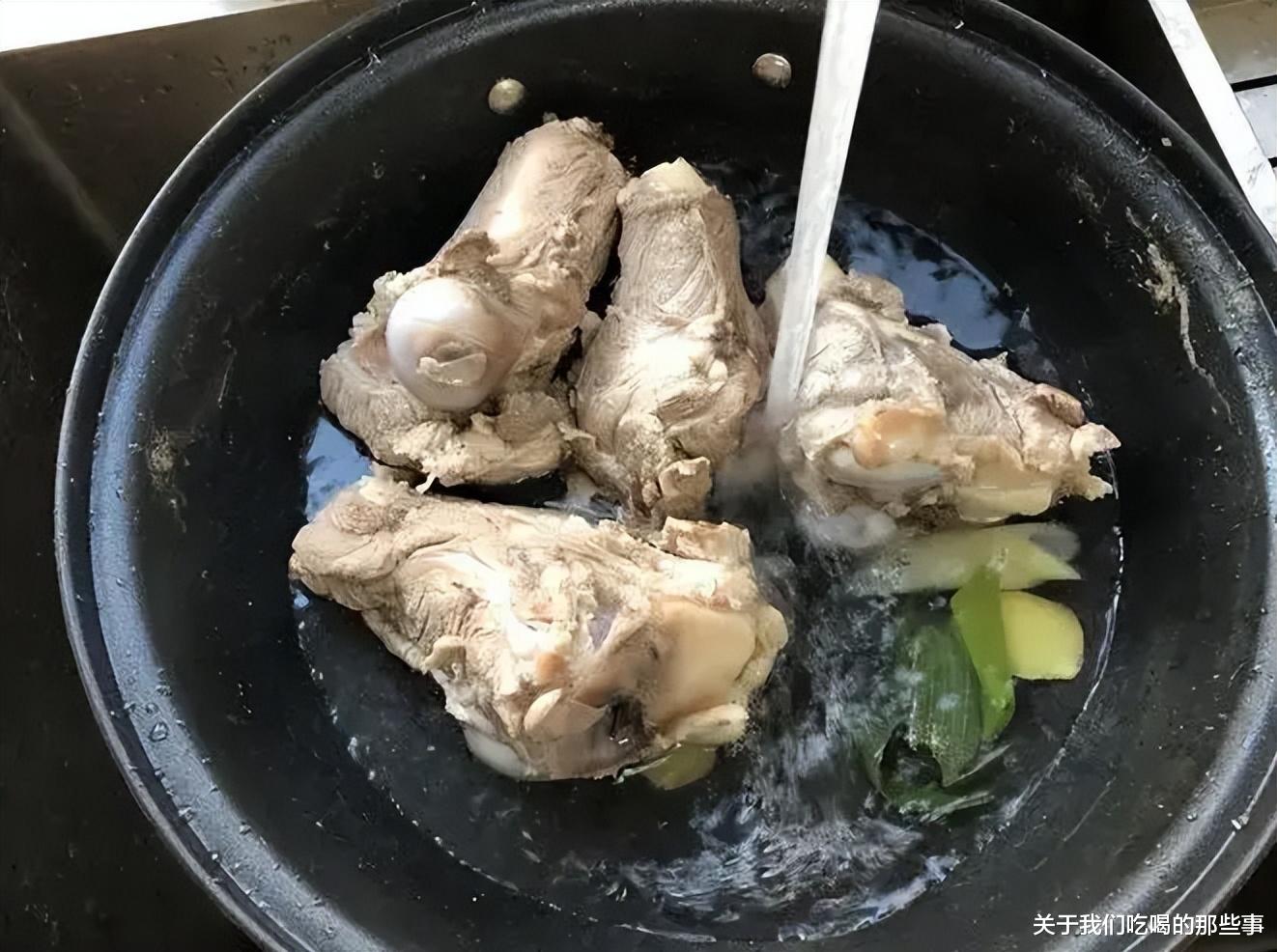 调料|炖骨头汤,只放3种调料就够了,出锅汤汁奶白香浓,没腥味不油腻