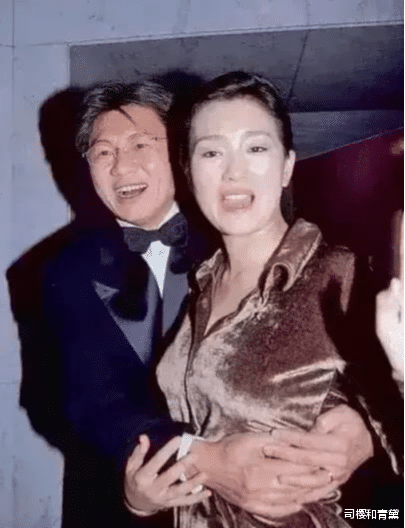 巩俐|57岁巩俐定居法国，近况曝光年轻了二十岁，颜值重新回到巅峰