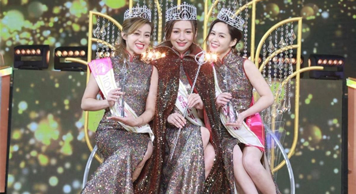 她嫁入豪门与父母反目，生2子1女后被扫地出门，丈夫新欢小她34岁