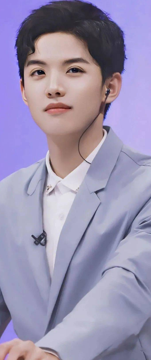 22岁英年早婚,为挣学费进入娱乐圈,功成名就的他竟然差点就被封杀了