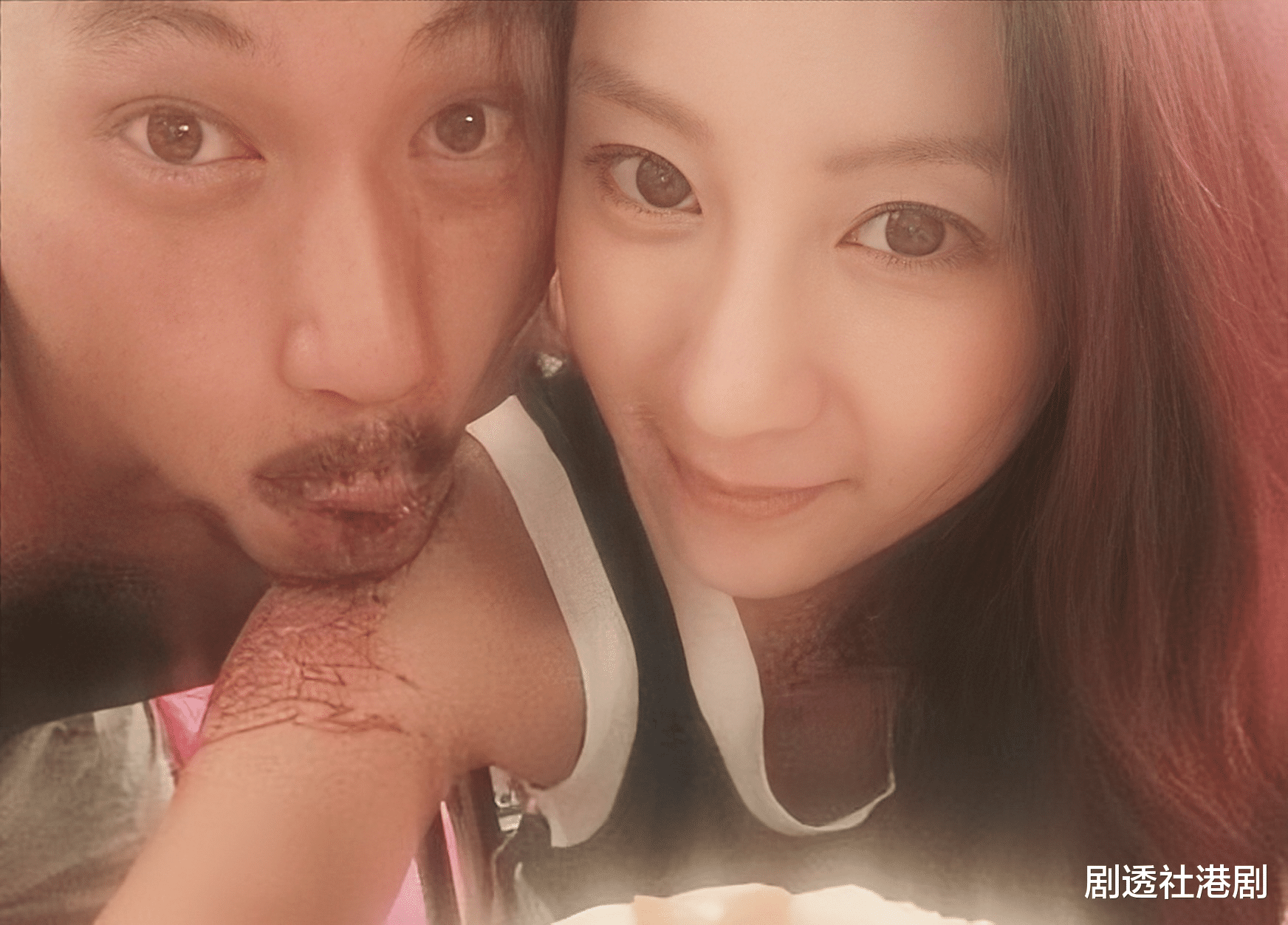 恭喜！39岁香港人气女星签字结婚，退圈多年依旧富贵，住豪宅开跑车