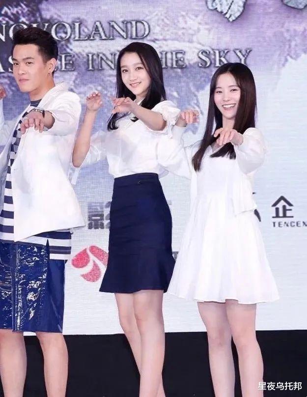 关晓彤未p生图曝光，身材曲线好到爆，网友：鹿晗可真有福...