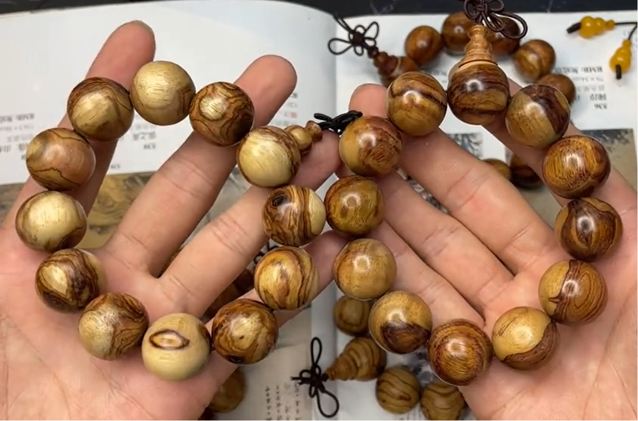 海南黄花梨|你手里的海黄手串,到底值多少钱?