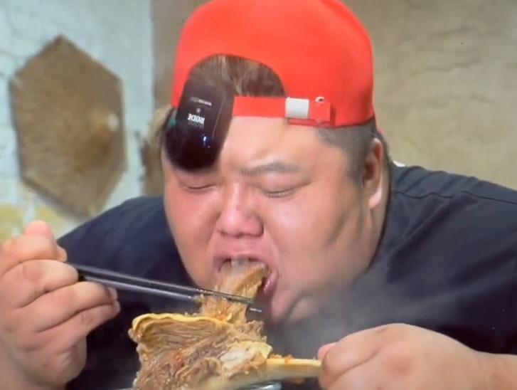 网红“胖猴仔”减肥后复胖，近照曝光遭嘲讽，网友：不如不减