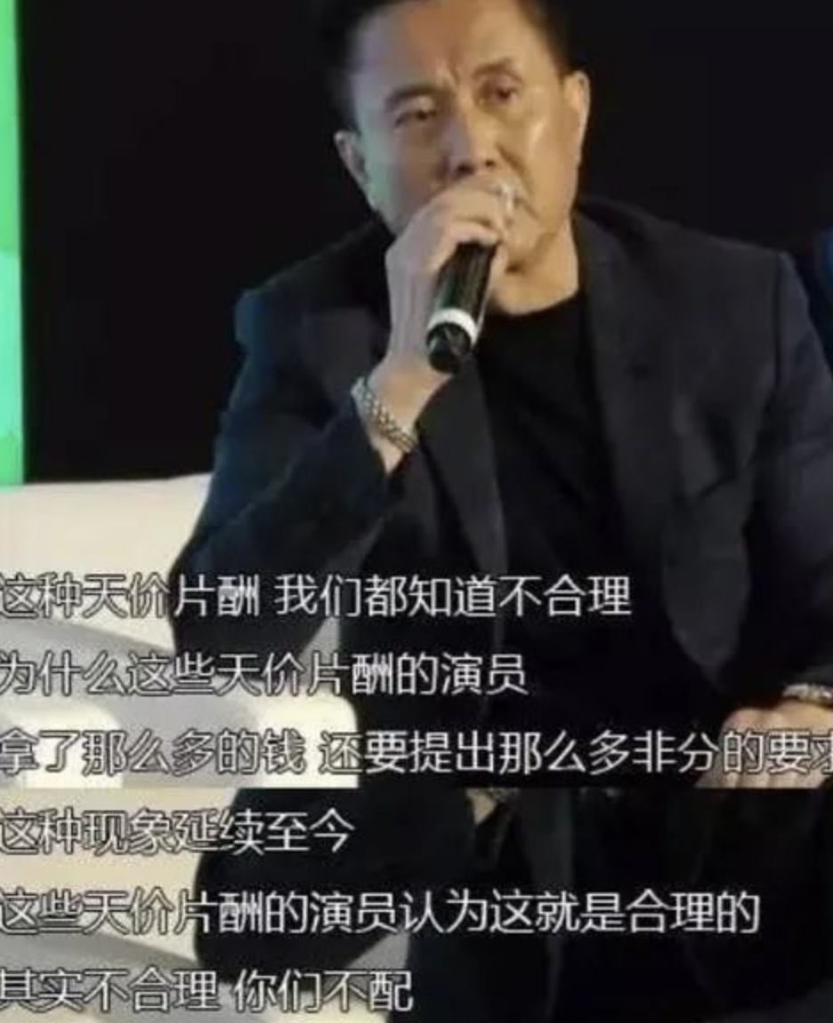 演员张志坚:62岁才大红,娶了忠实粉丝为妻,活成一股清流