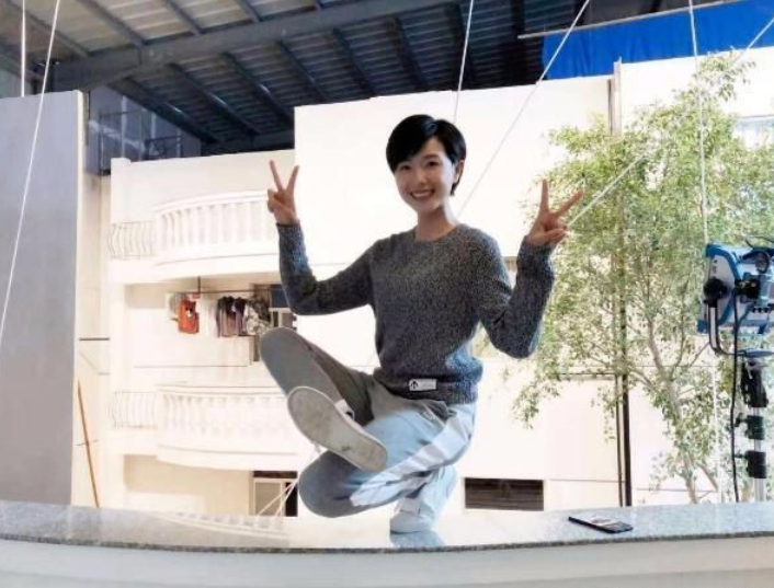 41岁万茜秀身材，跟着她学“随便蹲”，跑步速度也能提升！