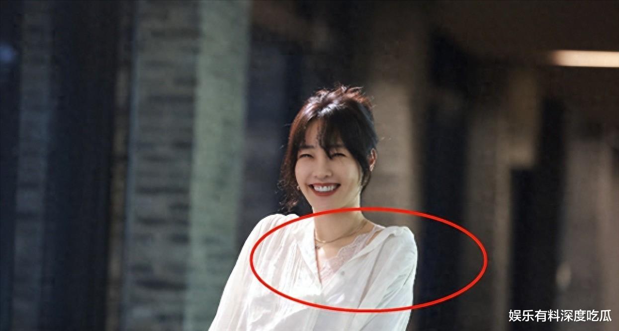 白百合因蕾丝内衬再次登上热搜,她的过往风流史再度被扒