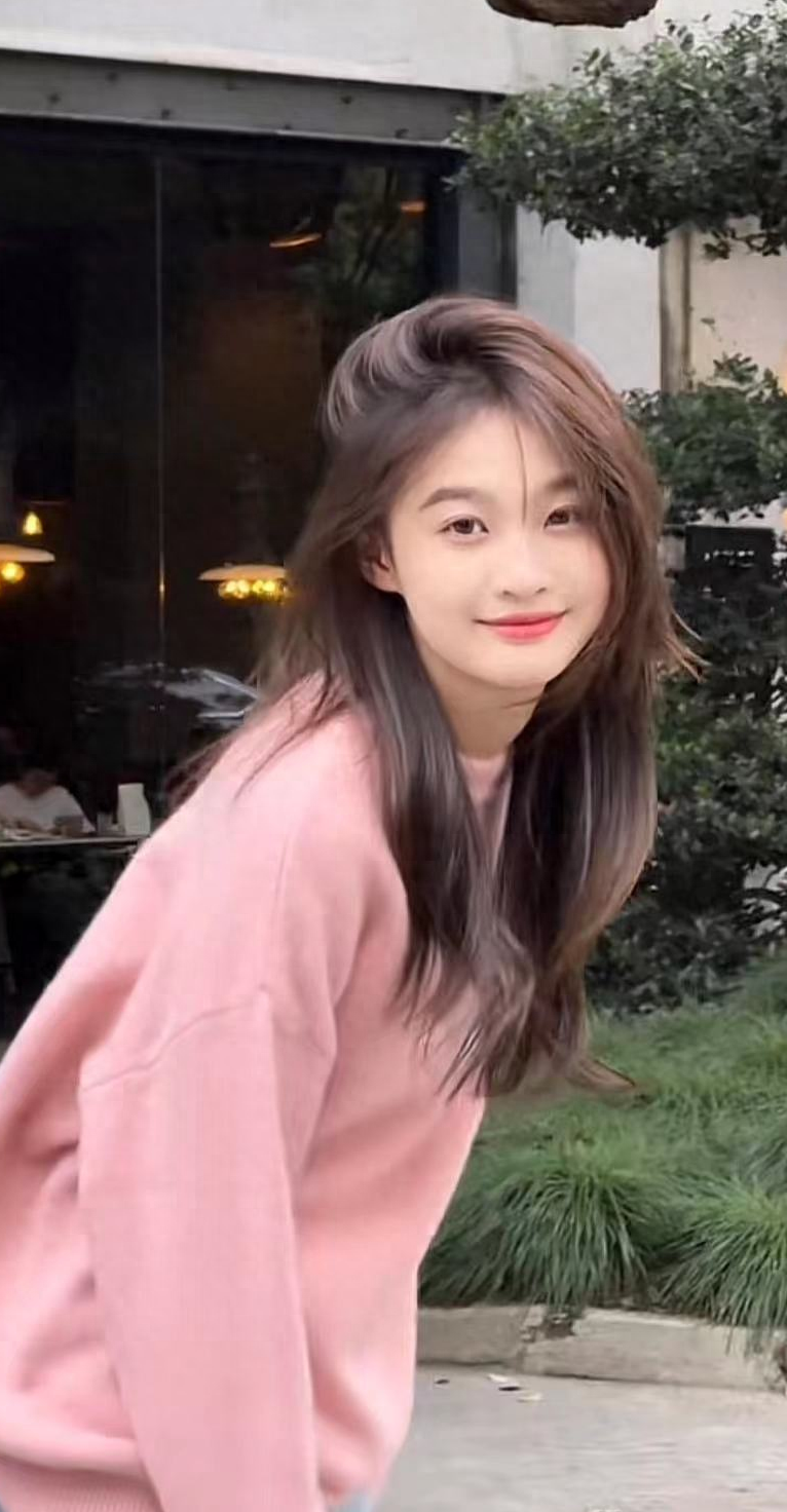 21岁女网红成王思聪女友!送60万豪车感谢父亲,父女开心提车合影