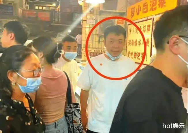 沈梦辰夫妇手牵手逛街,杜海涛瘦身成功变丑,头发稀疏尽显老态