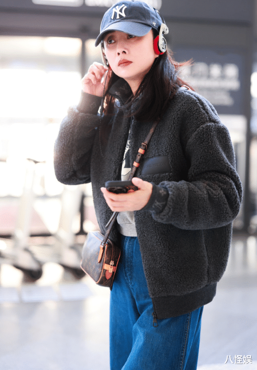 偶遇殷桃饭馆拍戏,大口吃鱼筷子不停比王骁还真实,冻龄状态获赞