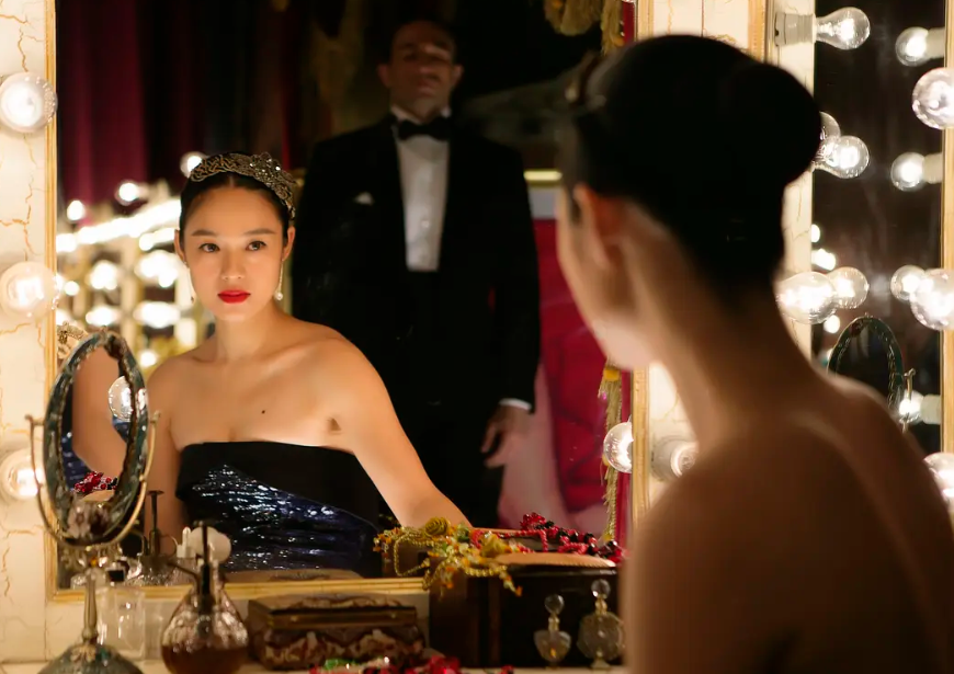 爱过宁静、与刘晓庆因戏生情的姜文，却被一个“悍妇”拿捏一辈子