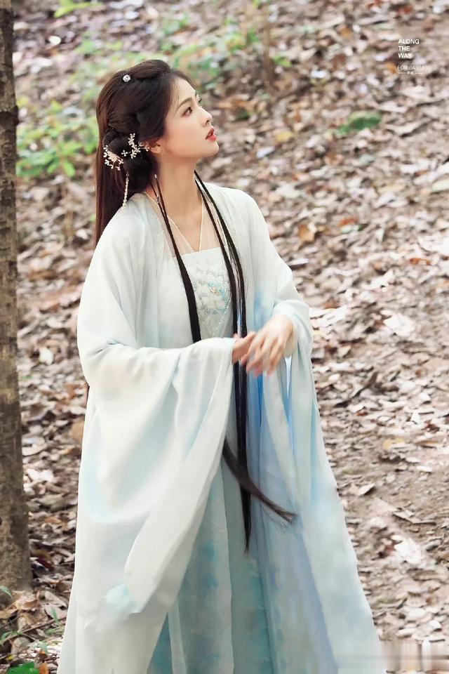 11.1娱乐瓜:王一博杨紫成毅白鹿许凯娜扎张彬彬张晚意梁洁宋轶