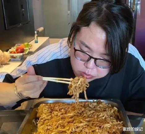 范冰冰|浪胃仙风波过后首次露面:男儿身却是女人的装扮,样貌大变毫无阳刚之气