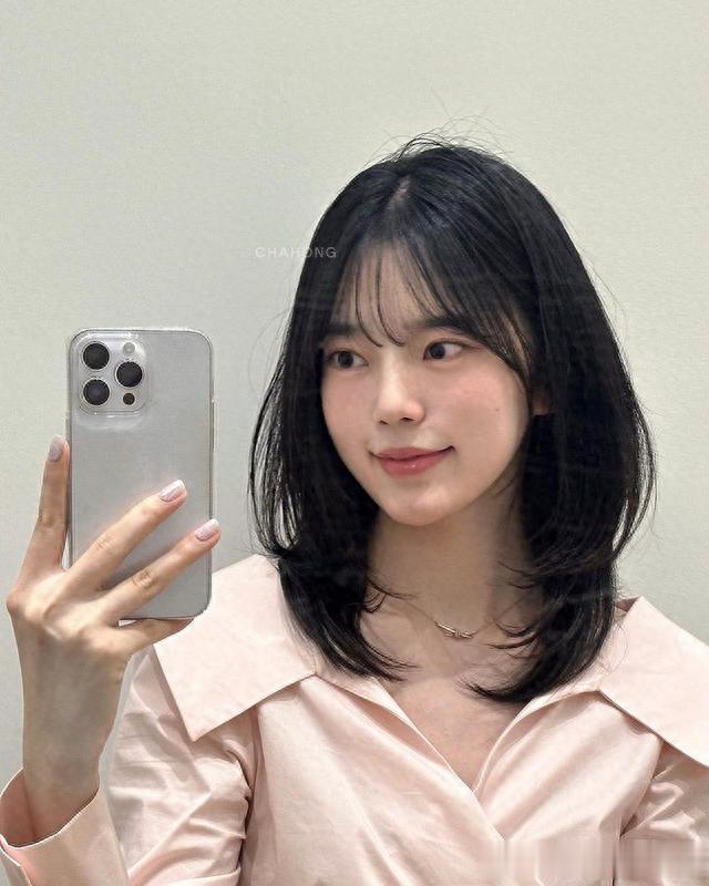 最受欢迎的三种女士发型，搭肩全头卷，微扣锁骨发，精致挂耳短