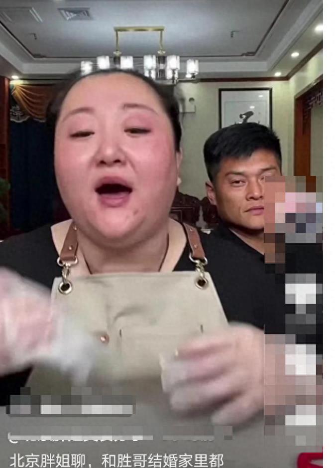 2亿身价吃播网红胖姐,得脑溢血,留下遗嘱:所有资产都给现任老公