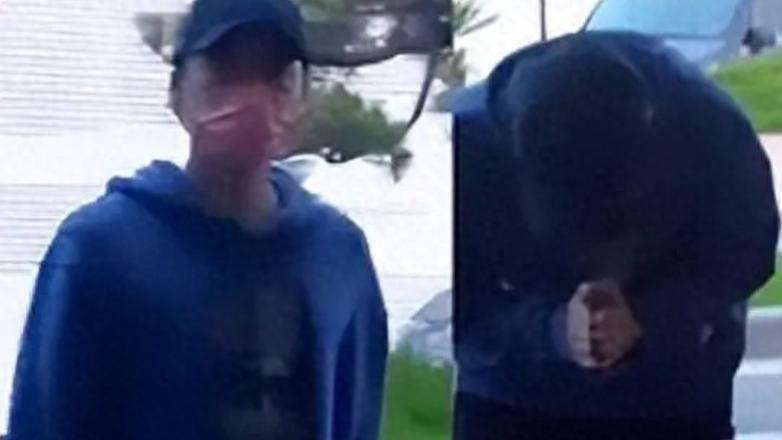 李易峰消失300多天后首露面，身穿卫衣仅3500元，流泪向粉丝鞠躬