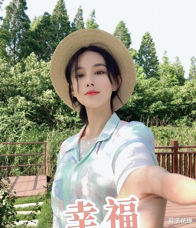 张馨予的豪宅院子，比李子柒的还梦幻，满是花海，宛如仙境