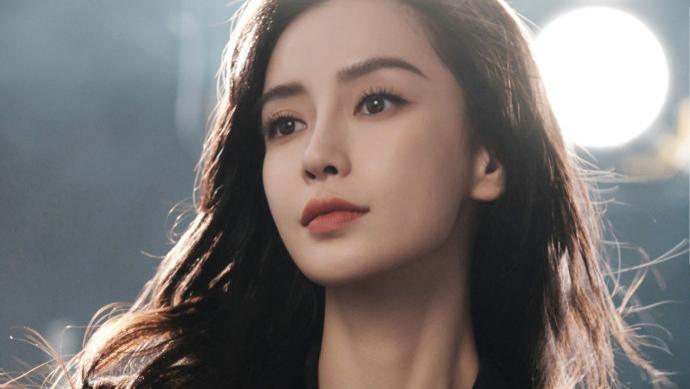 李佳琦为甘肃灾区捐500万，肖战王一博没粉丝捐的多，杨颖也捐了！