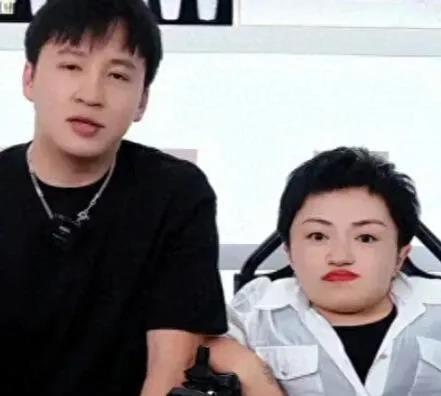 袖珍女李喜梅大婚嫁演员，陪嫁千万冒死生娃，公婆表情真是一言难尽