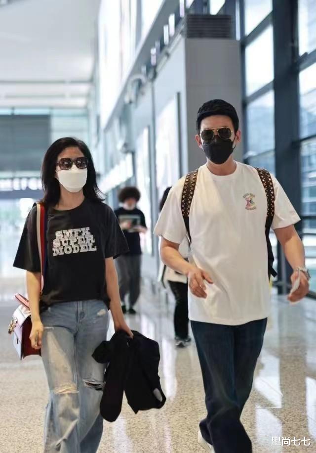 |鲍蕾终于摆脱主妇形象,穿破洞牛仔帅过陆毅,留长发大变样太酷了