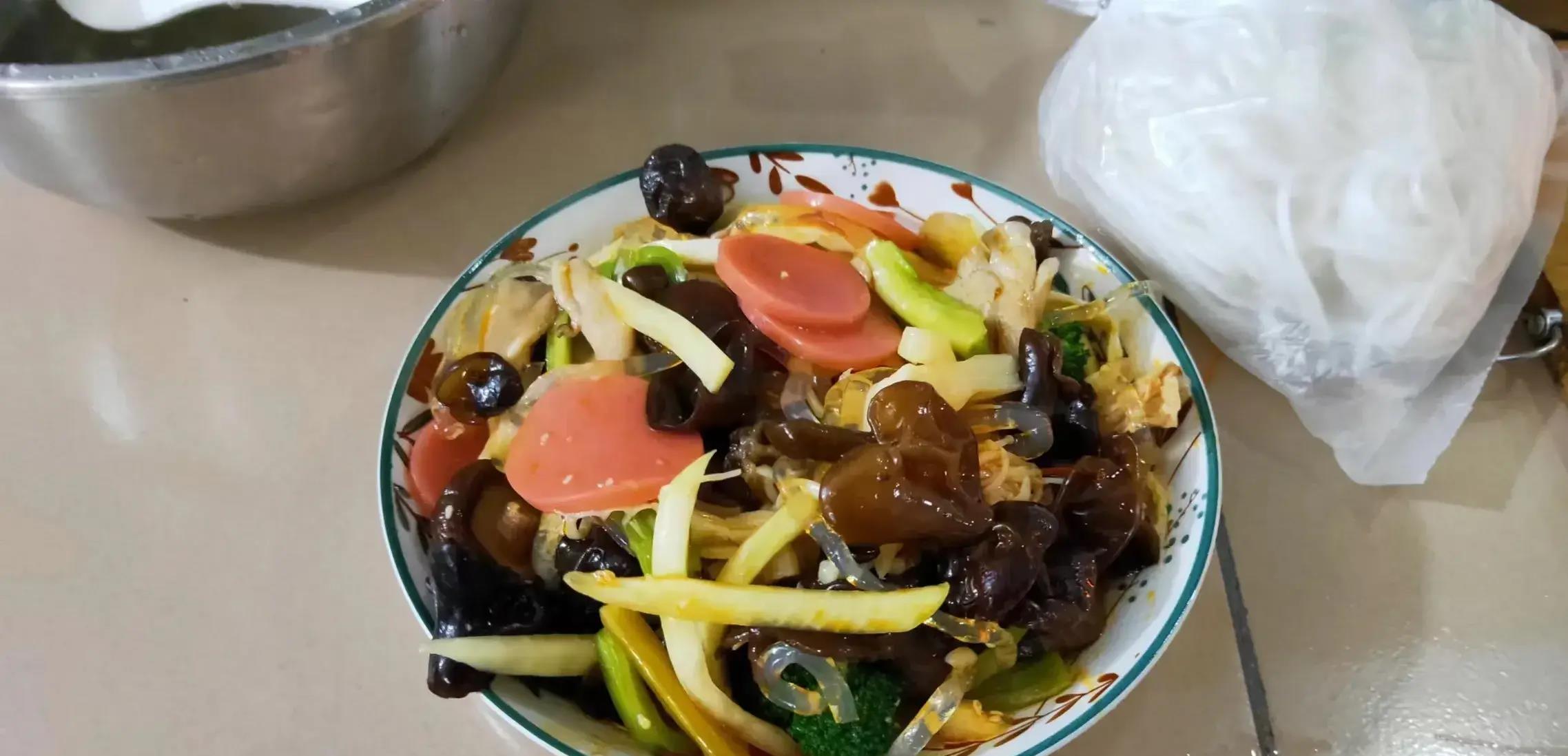 猪肉|表姐来我家做客,我买了6块钱猪肉,有荤有素,可表姐好像还不高兴