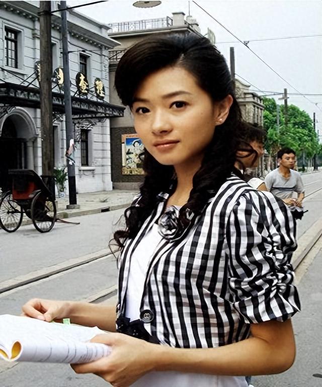 万茜：自曝曾被“潜规则”，事业巅峰时意外生子，如今过的如何