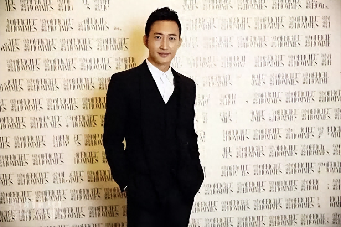 他是隐形富二代，跑十几年龙套，40岁娶小师妹后走红，成叔圈顶流