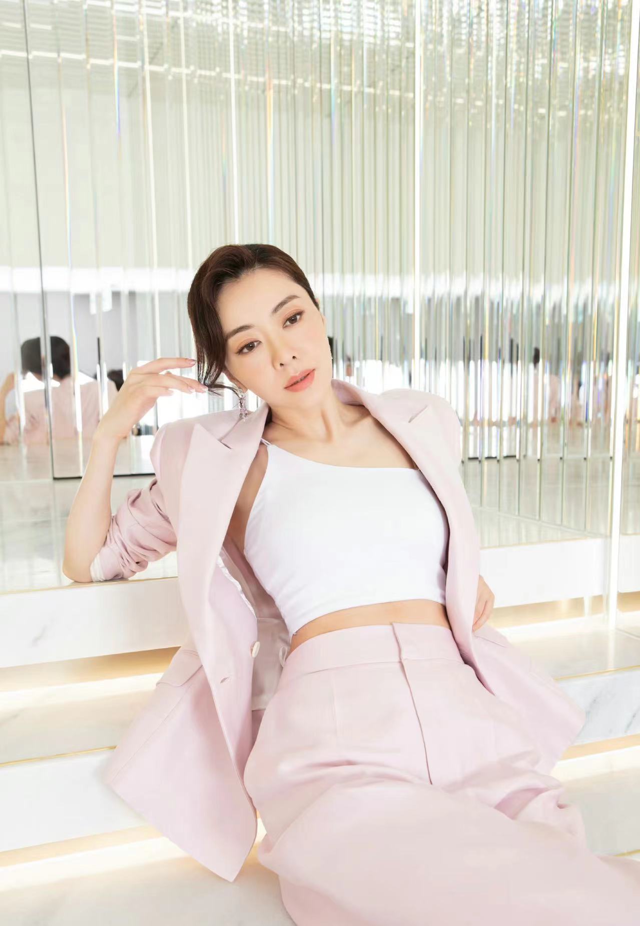 |熊黛林突然公开发火!自曝被最亲的人出卖,与富豪老公婚姻引担忧