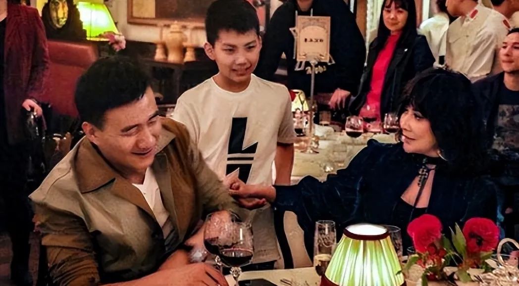 刘嘉玲结婚13年不生子,8亿财产给侄子继承?网友:一辈子给别人打工!