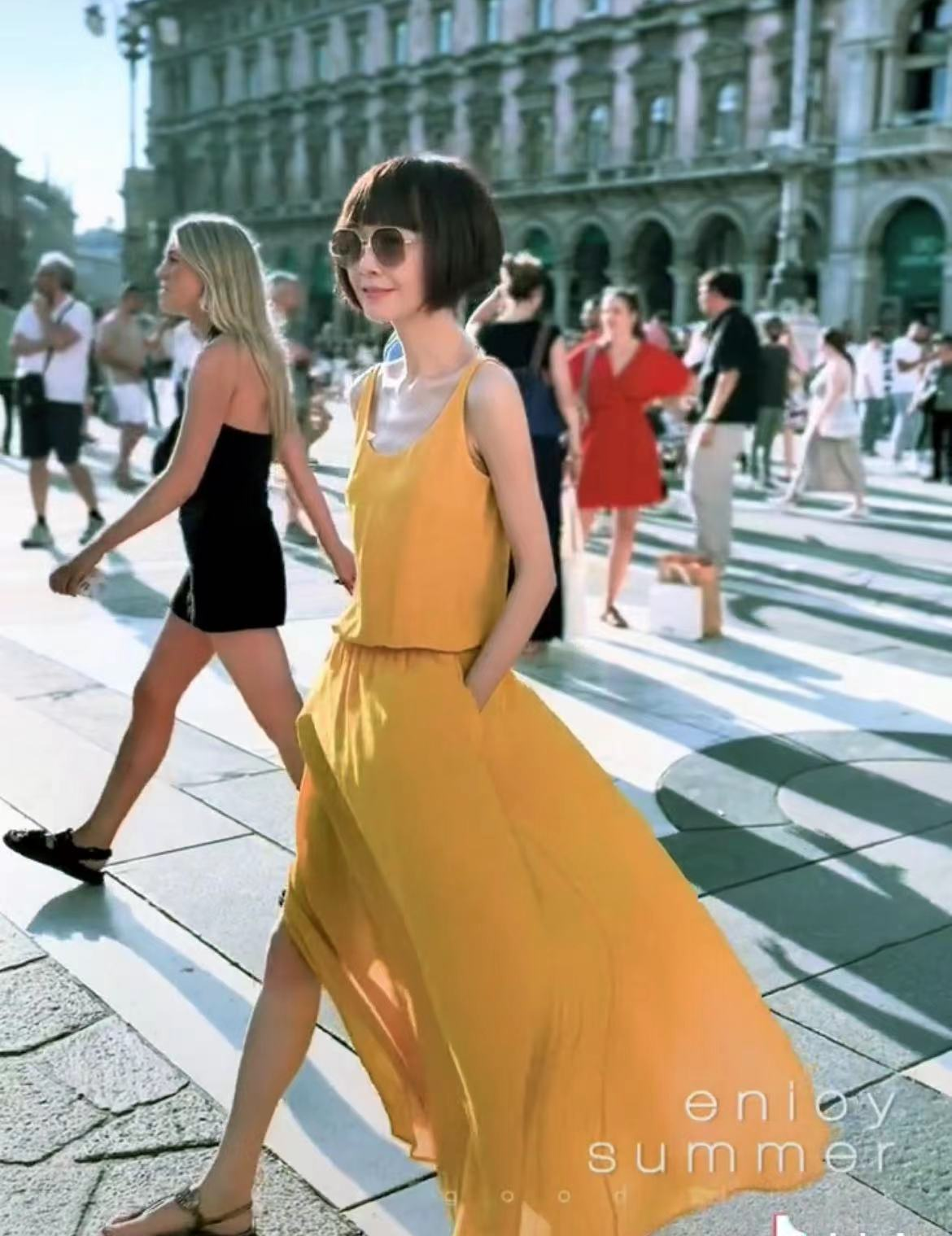 53岁陈鲁豫现身意大利,瘦成排骨胸筷子腿头大身小,称从不吃主食