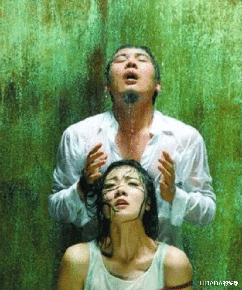 不知名优秀演员,新剧热播角色引争议,其实生活中的她很漂亮