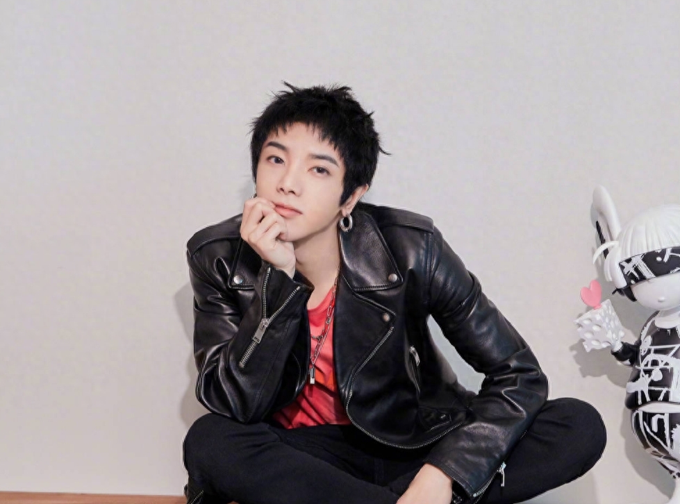 张碧晨暴露真面目，难怪偷偷生下华晨宇的孩子，竟是想母凭子贵？