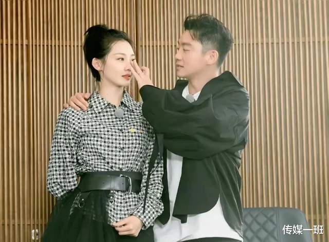 情侣|24小时内：娱乐圈1人被家暴，2对情侣热恋，1人去世，悲喜各不同