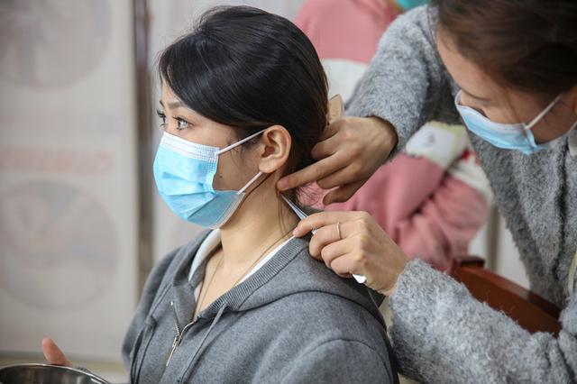 按摩艾灸刮痧 选手争秀绝活  石家庄中医适宜技术进万家技能才艺大赛启动