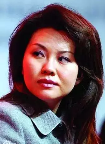 主持人肖晓琳:55岁退休在美国病逝,临终遗言给世人敲醒了警钟