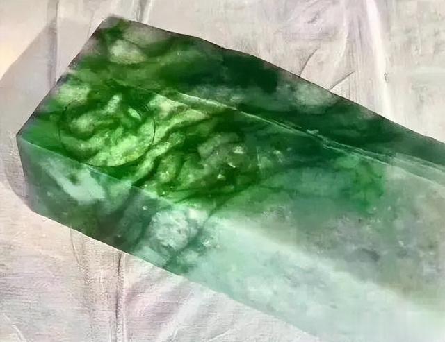 翡翠|拒绝被忽悠，1分钟看懂翡翠“水头”。
