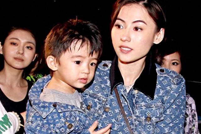 张柏芝被气到住院!谢霆锋也忍无可忍,因儿子带回一位“老阿姨”？