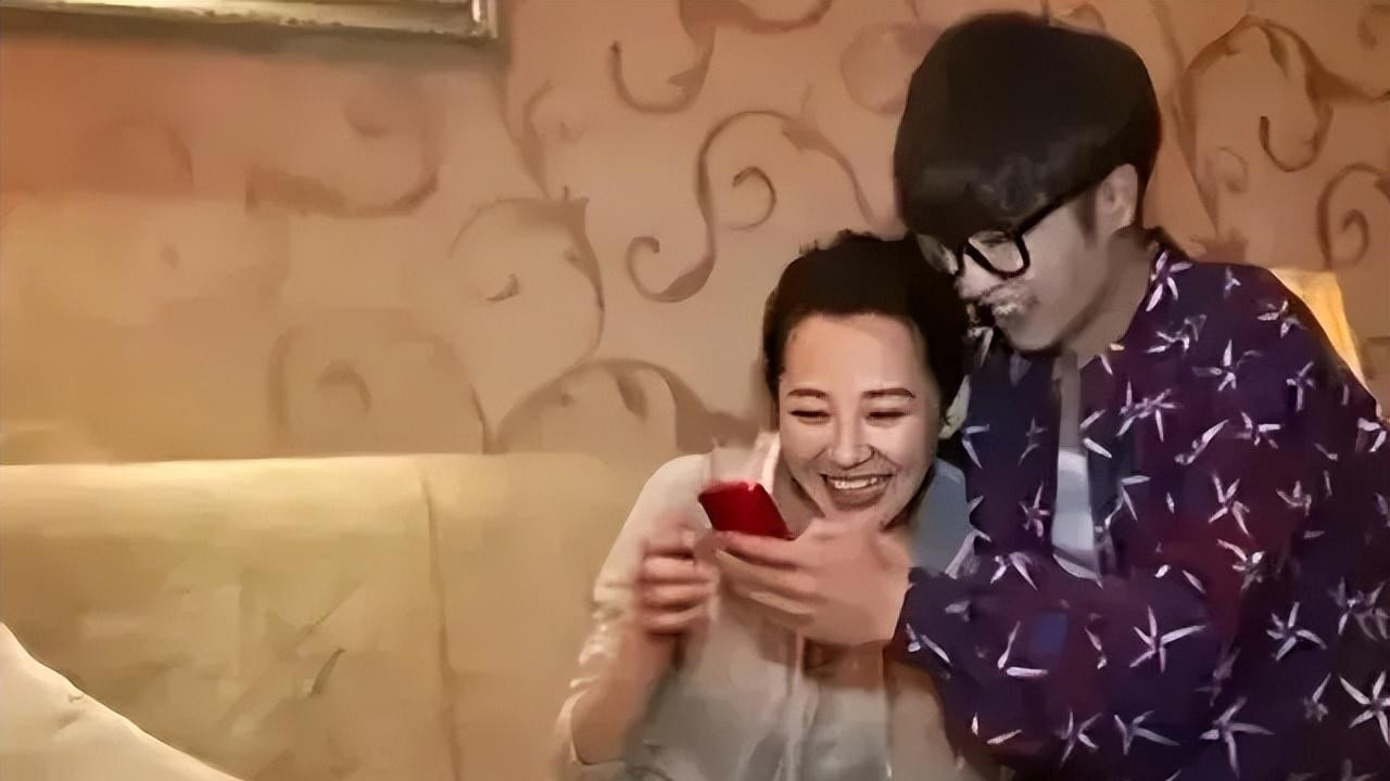 老牛吃嫩草，54岁许晴被曝与华晨宇同居，并称“我们会相爱一辈子”