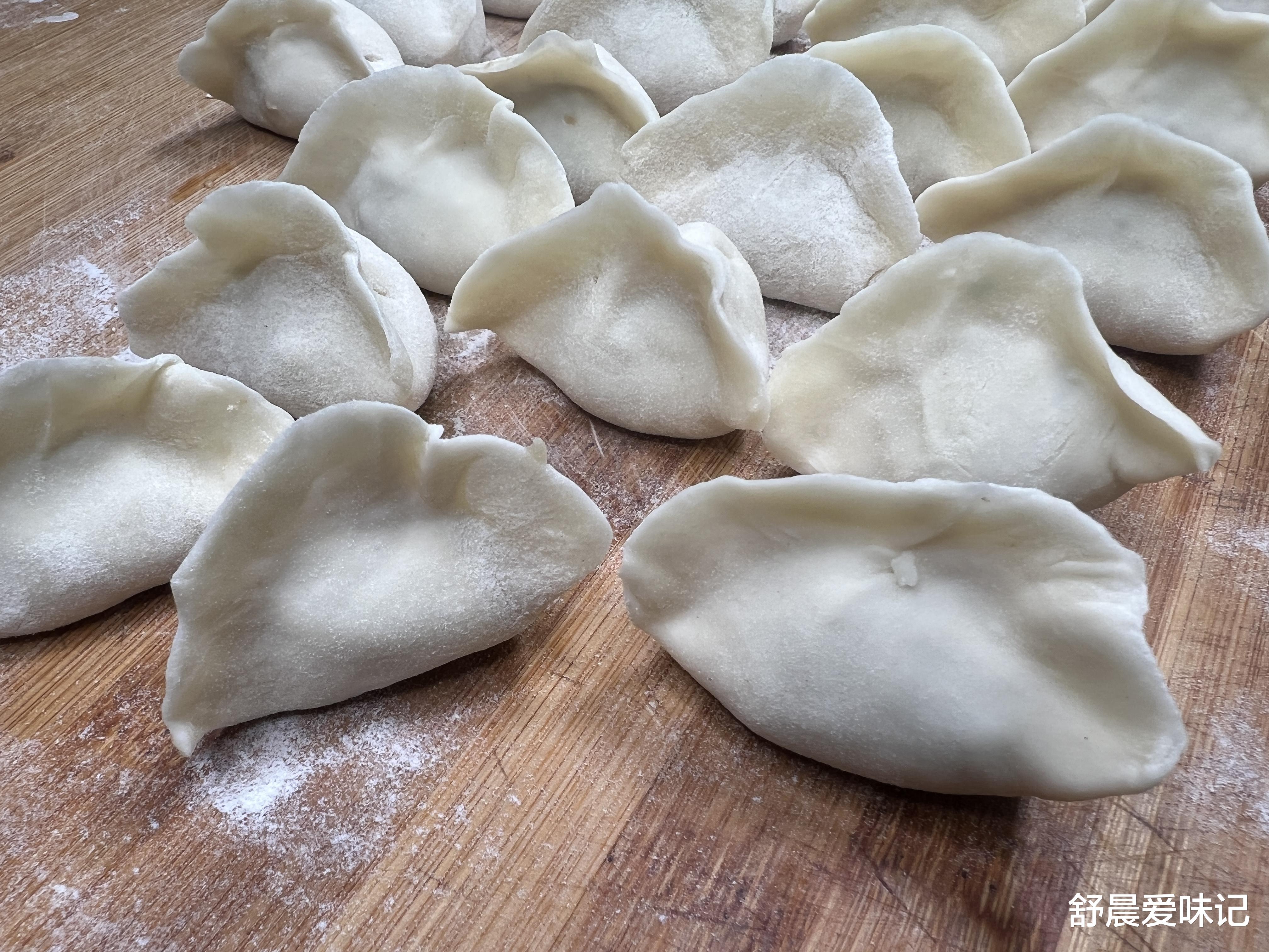 医生|用半个圆白菜和5块钱肉馅制作馅料，爽口不油腻，想吃饺子随时包