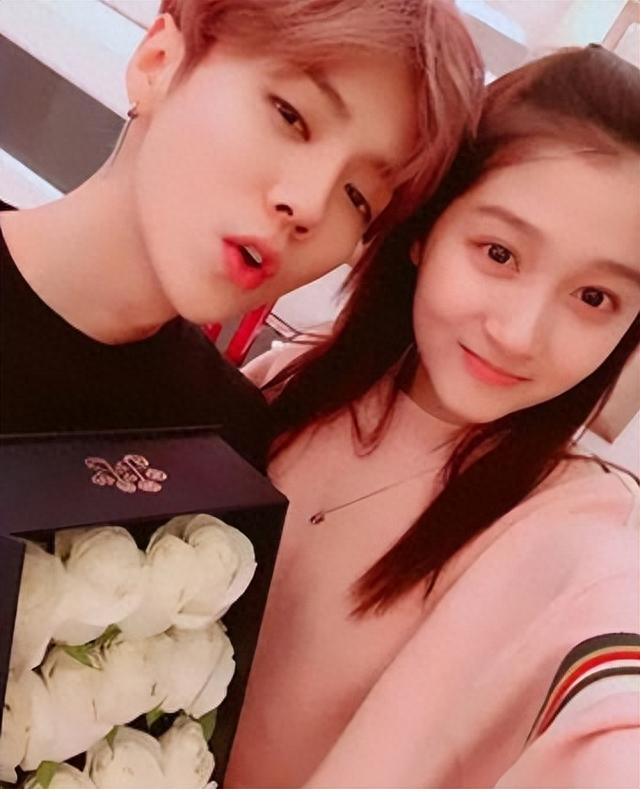 关晓彤晒左双桃民国婚纱照，评论区被鹿晗霸屏！催促赶紧开花结果