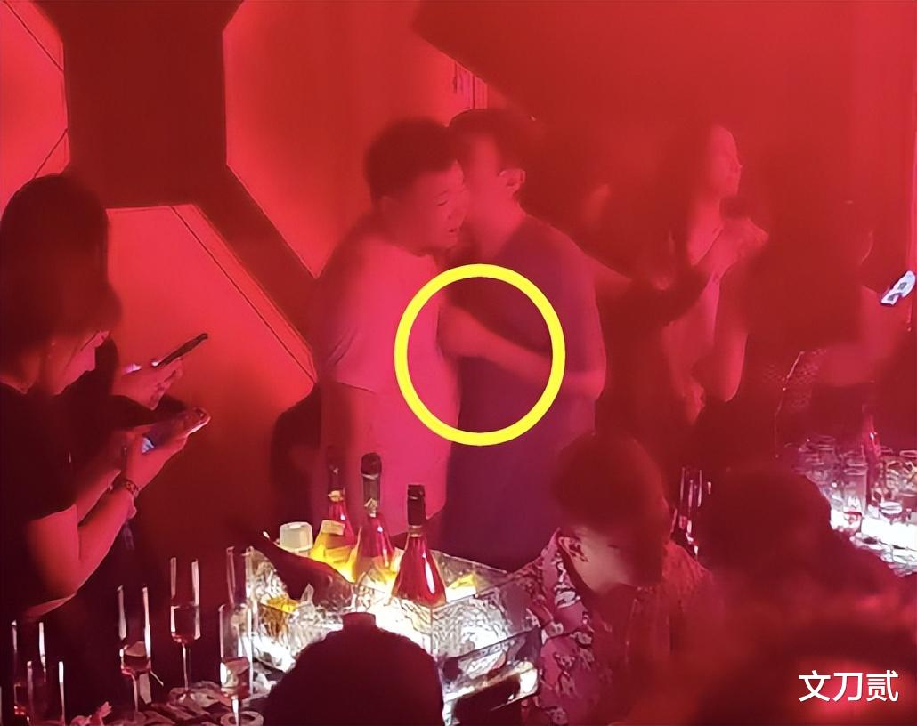 王思聪|奢靡无度？王思聪被拍与5位辣妹出入酒店，出门时满脸疲惫引热议