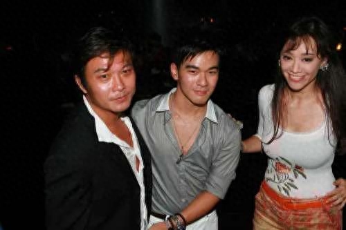 她因喜好拍摄3级片，当单身母亲，又嫁给20亿富豪