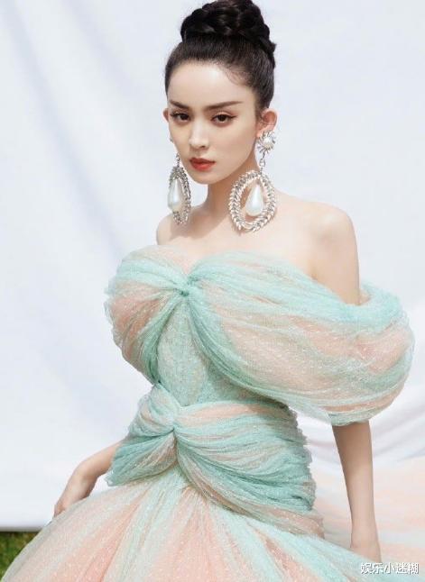 古力娜扎|辣眼睛！娜扎穿3800元低腰裤，底裤外露被嘲恶心，评论区差评一片