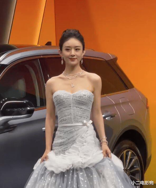 杨紫|被“骗”合影仍强颜欢笑,这一夜,将赵丽颖的无奈展现得淋漓尽致